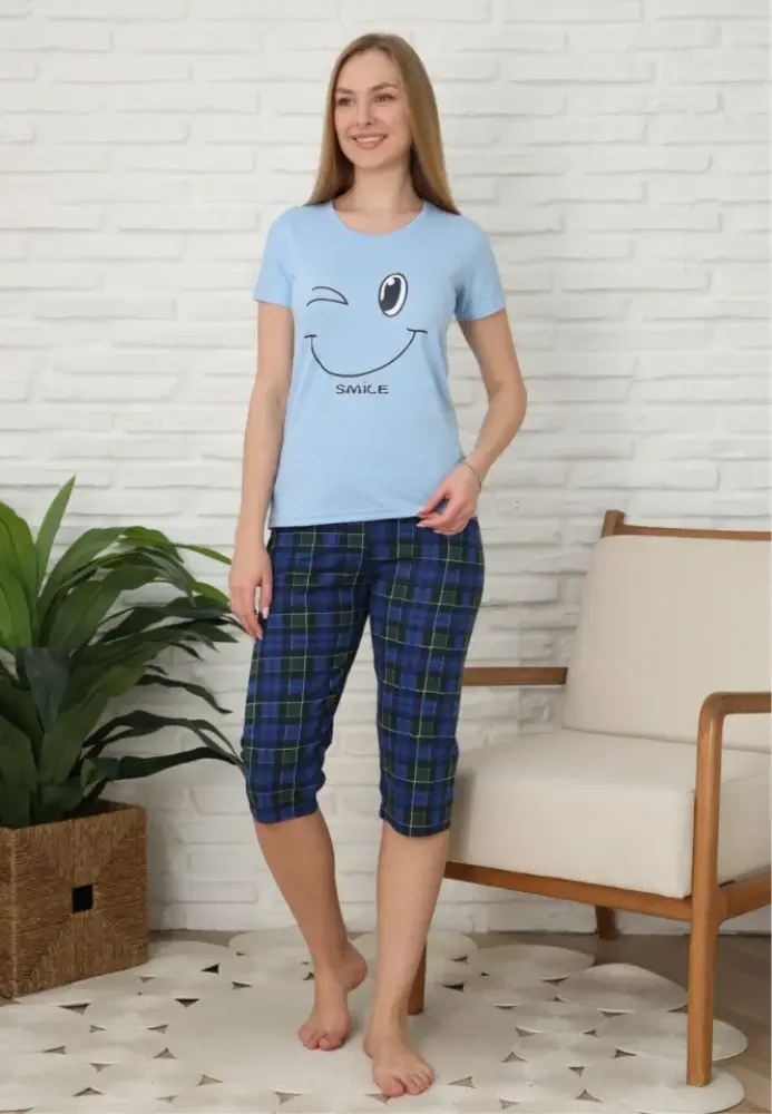 Pijama dama , bluză cu mânecă scurtă si pantaloni 3/4 ,culoare bleu , Engros